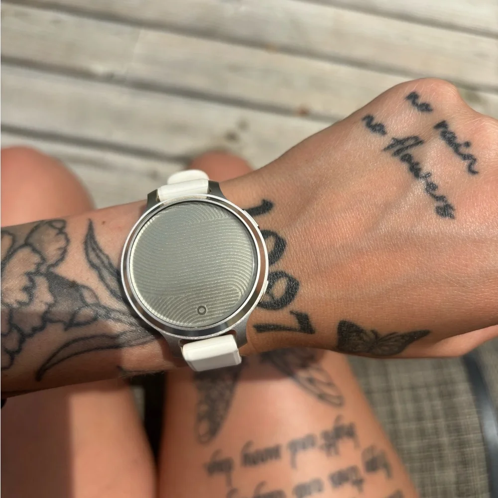 Garmin Cream and Silver Smartwatch - Picture 2 of 3